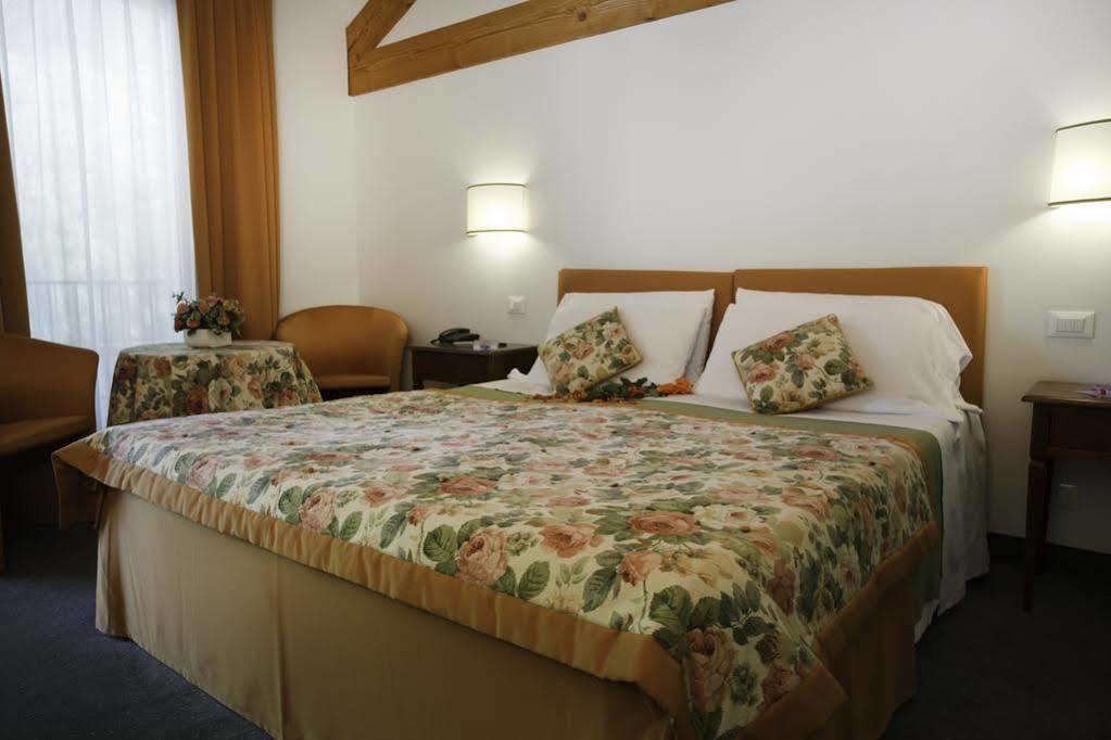 Albergo Al Moretto Castelfranco Veneto Bagian luar foto
