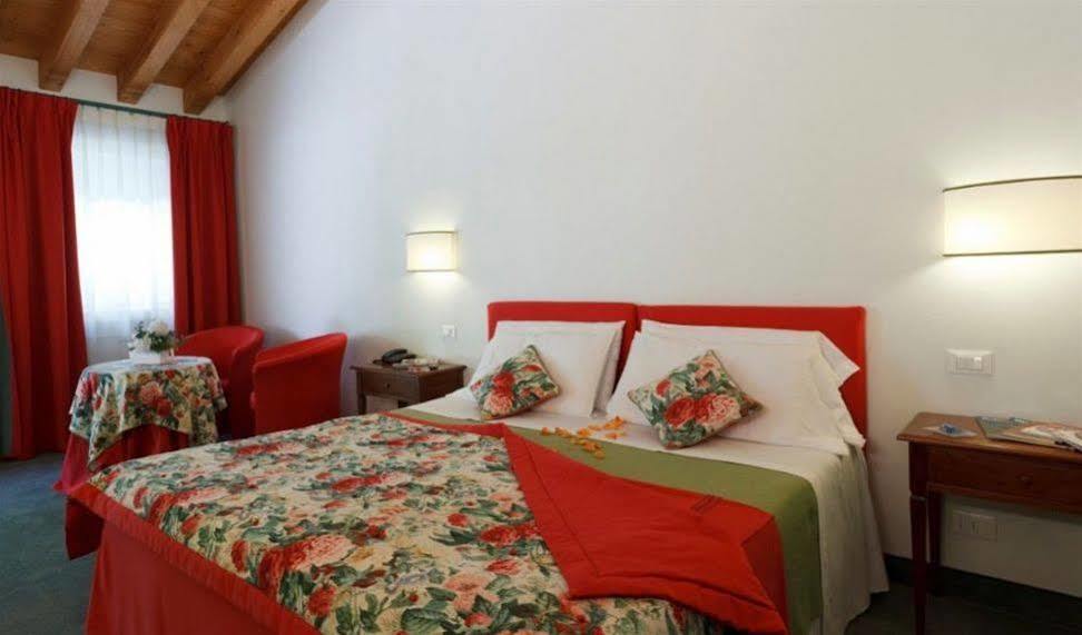 Albergo Al Moretto Castelfranco Veneto Bagian luar foto
